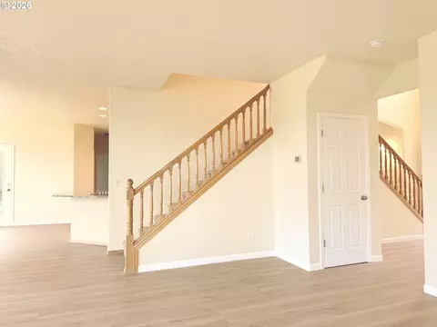 Living - 310 Cedar Hills Rd, Longview, WA 98632 photo 8 of 12
