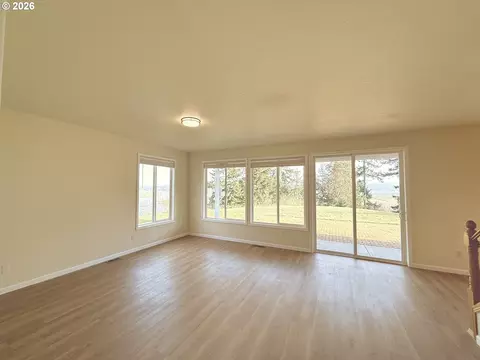 Living - 310 Cedar Hills Rd, Longview, WA 98632 photo 6 of 12