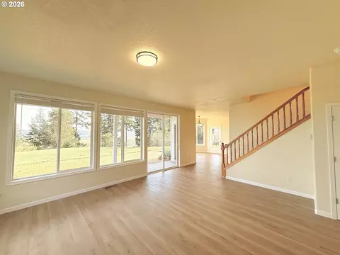 Living - 310 Cedar Hills Rd, Longview, WA 98632 photo 9 of 12