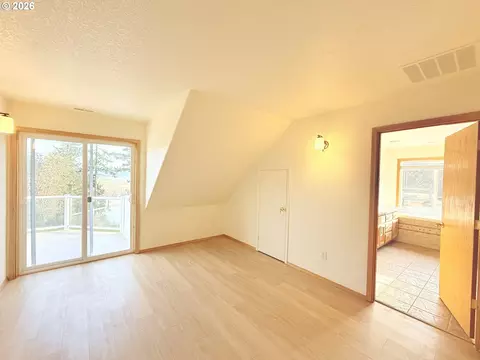Bedroom - 310 Cedar Hills Rd, Longview, WA 98632 photo 7 of 8