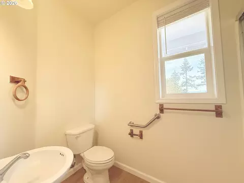 Bath - 310 Cedar Hills Rd, Longview, WA 98632 photo 1 of 3