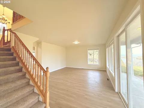 Living - 310 Cedar Hills Rd, Longview, WA 98632 photo 10 of 12