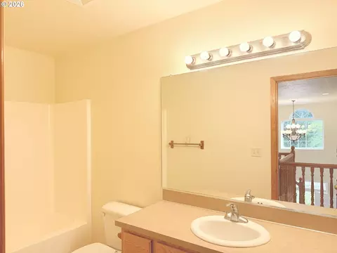 Bath - 310 Cedar Hills Rd, Longview, WA 98632 photo 2 of 3