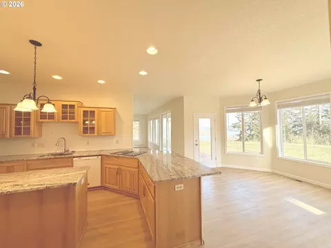 Kitchen - 310 Cedar Hills Rd, Longview, WA 98632 photo 3 of 3