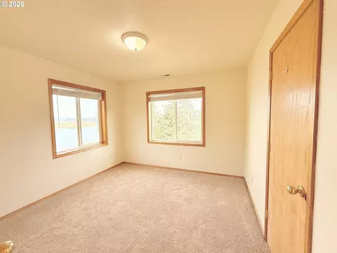 Bedroom - 310 Cedar Hills Rd, Longview, WA 98632 photo 6 of 8