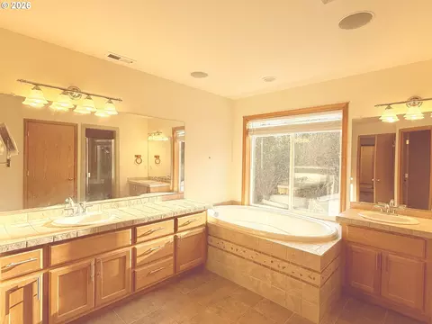 Bath - 310 Cedar Hills Rd, Longview, WA 98632 photo 3 of 3
