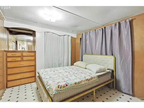 Bedroom - 11 Edgewater Dr, Carson, WA 98610 photo 3 of 4