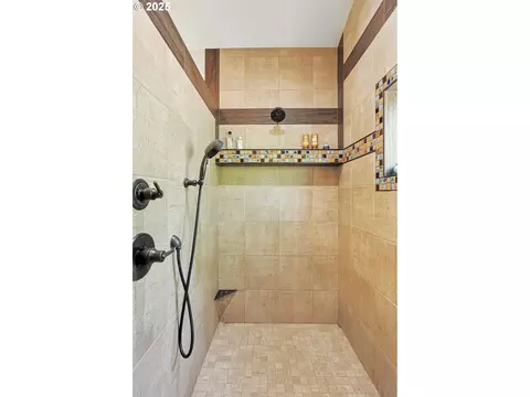 Bath - 11 Edgewater Dr, Carson, WA 98610 photo 3 of 4