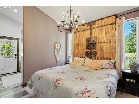 Bedroom - 11 Edgewater Dr, Carson, WA 98610 photo 1 of 4