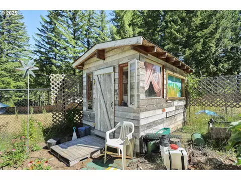 Exterior - 11 Edgewater Dr, Carson, WA 98610 photo 7 of 10