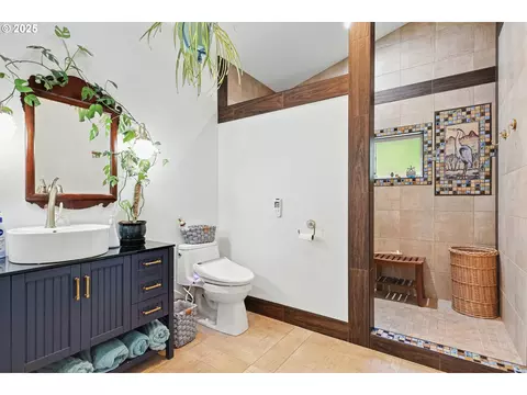 Bath - 11 Edgewater Dr, Carson, WA 98610 photo 2 of 4