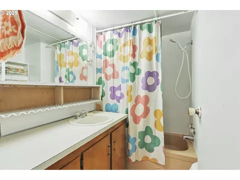 Bath - 11 Edgewater Dr, Carson, WA 98610 photo 4 of 4