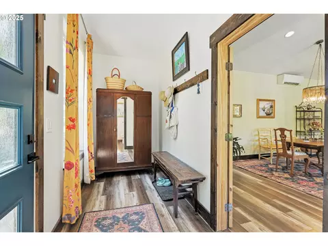Entry Way - 11 Edgewater Dr, Carson, WA 98610 photo 1 of 2