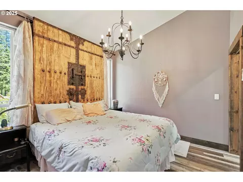 Bedroom - 11 Edgewater Dr, Carson, WA 98610 photo 2 of 4