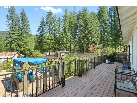 Exterior - 11 Edgewater Dr, Carson, WA 98610 photo 3 of 10
