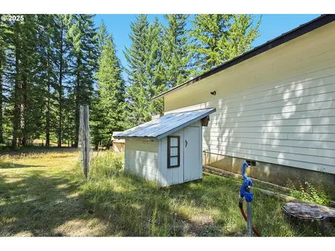 Exterior - 11 Edgewater Dr, Carson, WA 98610 photo 10 of 10