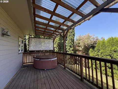 Exterior - 3408 Ambleside Dr, Springfield, OR 97477 photo 6 of 8