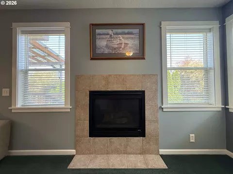 Living - 3408 Ambleside Dr, Springfield, OR 97477 photo 8 of 8