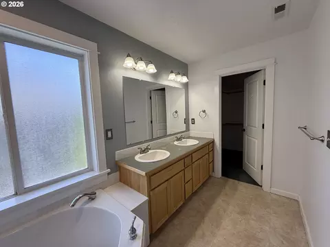 Bath - 3408 Ambleside Dr, Springfield, OR 97477 photo 1 of 6