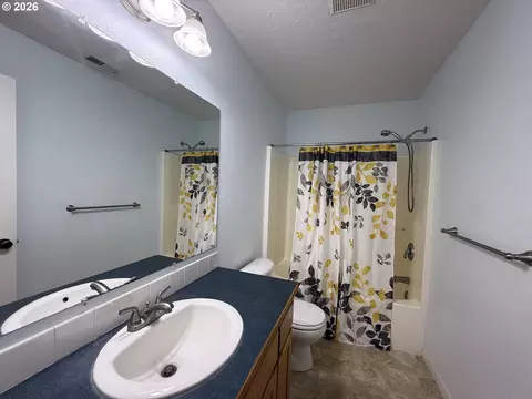 Bath - 3408 Ambleside Dr, Springfield, OR 97477 photo 5 of 6