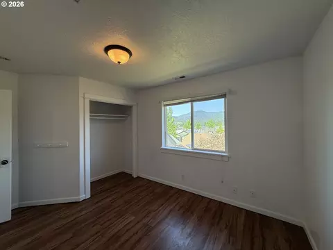 Bedroom - 3408 Ambleside Dr, Springfield, OR 97477 photo 6 of 7