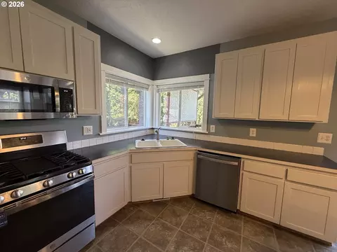 Kitchen - 3408 Ambleside Dr, Springfield, OR 97477 photo 6 of 9