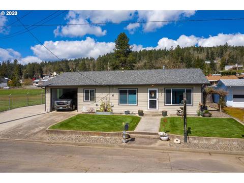 719 E Third Ave, Sutherlin, OR 97479 photo 1