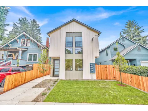 3942 SE Ivon St, Portland, OR 97202
