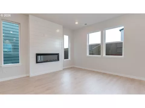 Living - 3504 SW Binford Ave, Gresham, OR 97080 photo 4 of 5