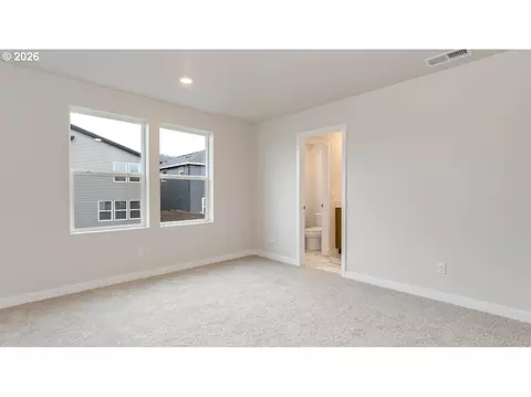 Bedroom - 3504 SW Binford Ave, Gresham, OR 97080 photo 10 of 11