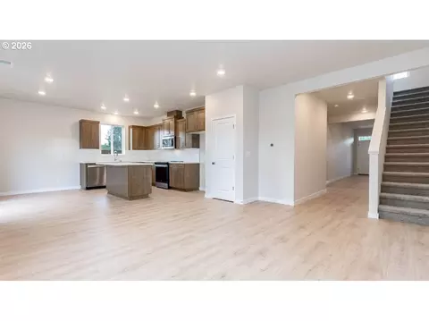Living - 3504 SW Binford Ave, Gresham, OR 97080 photo 2 of 5