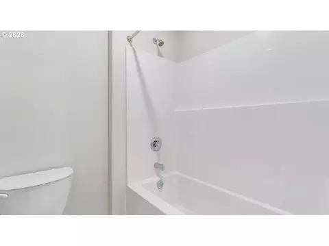 Bath - 3504 SW Binford Ave, Gresham, OR 97080 photo 3 of 5