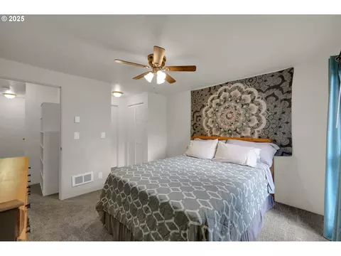 Bedroom - 143 Treehill Loop, Eugene, OR 97405 photo 1 of 4