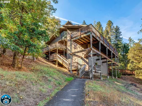 Exterior - 143 Treehill Loop, Eugene, OR 97405 photo 9 of 10