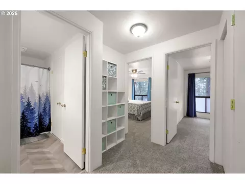 Entry Way - 143 Treehill Loop, Eugene, OR 97405 photo 6 of 6