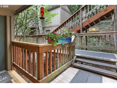 Exterior - 143 Treehill Loop, Eugene, OR 97405 photo 5 of 10