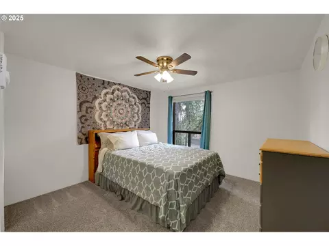 Bedroom - 143 Treehill Loop, Eugene, OR 97405 photo 2 of 4
