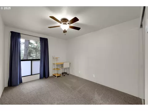 Bedroom - 143 Treehill Loop, Eugene, OR 97405 photo 3 of 4