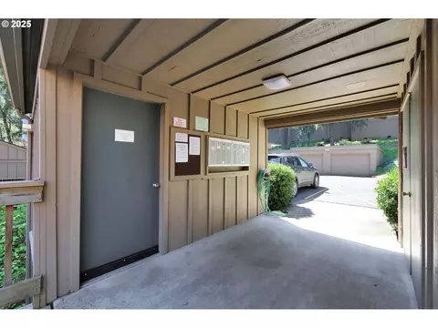 Exterior - 143 Treehill Loop, Eugene, OR 97405 photo 8 of 10