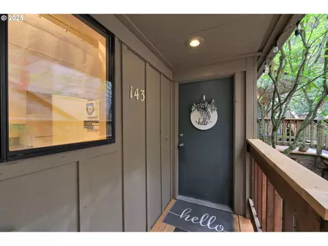 Entry Way - 143 Treehill Loop, Eugene, OR 97405 photo 1 of 6
