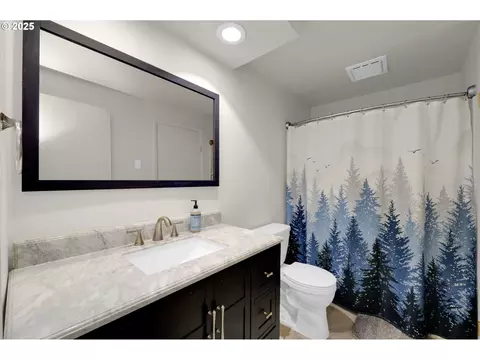 Bath - 143 Treehill Loop, Eugene, OR 97405 photo 2 of 2