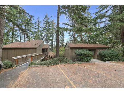 Exterior - 143 Treehill Loop, Eugene, OR 97405 photo 6 of 10