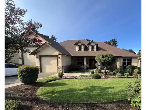 305 Tillicum Dr, Silverton, OR 97381