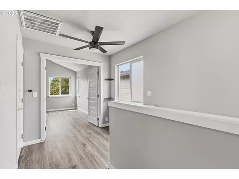 Entry Way - 1508 E 1st, Newberg, OR 97132 photo 3 of 3