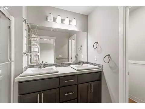 Bath - 1508 E 1st, Newberg, OR 97132 photo 2 of 5