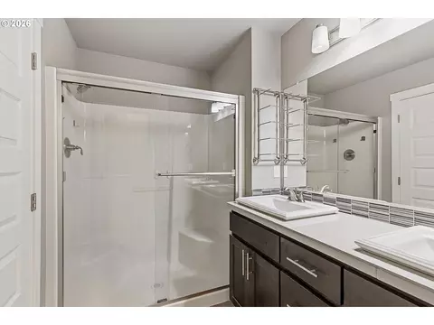 Bath - 1508 E 1st, Newberg, OR 97132 photo 3 of 5