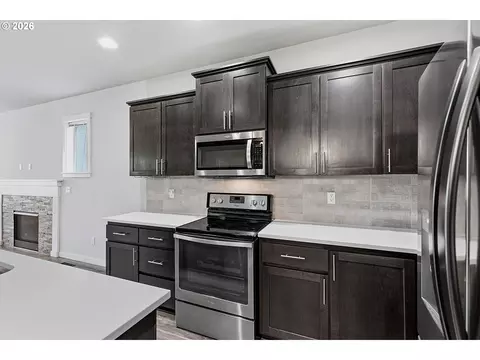 Kitchen - 1508 E 1st, Newberg, OR 97132 photo 6 of 7