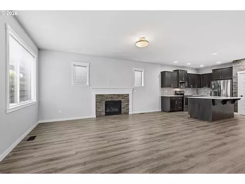 Living - 1508 E 1st, Newberg, OR 97132 photo 2 of 6