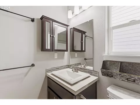 Bath - 1508 E 1st, Newberg, OR 97132 photo 4 of 5