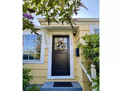 Entry Way - 551 6th St, Springfield, OR 97477 photo 3 of 3